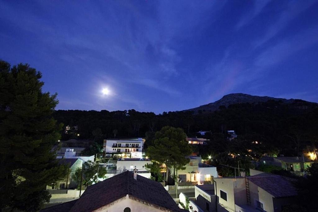 Modern 300m From Crystal Clear Coves By Renthousing *