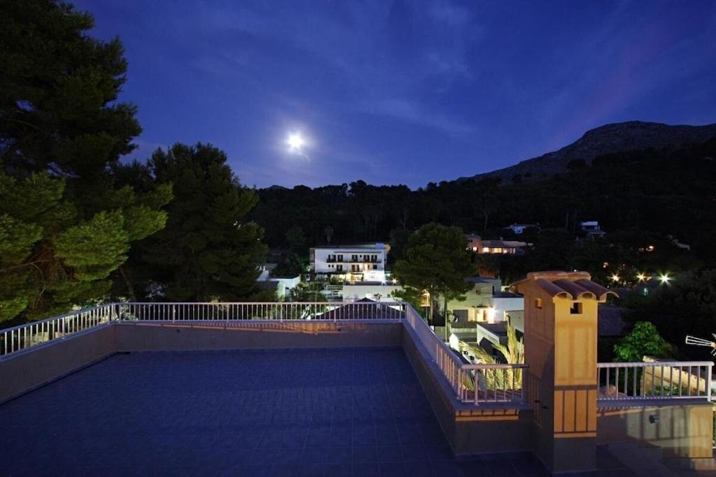 Modern 300m From Crystal Clear Coves By Renthousing Villa