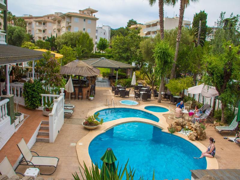 Universal Laguna Garden Apartahotel