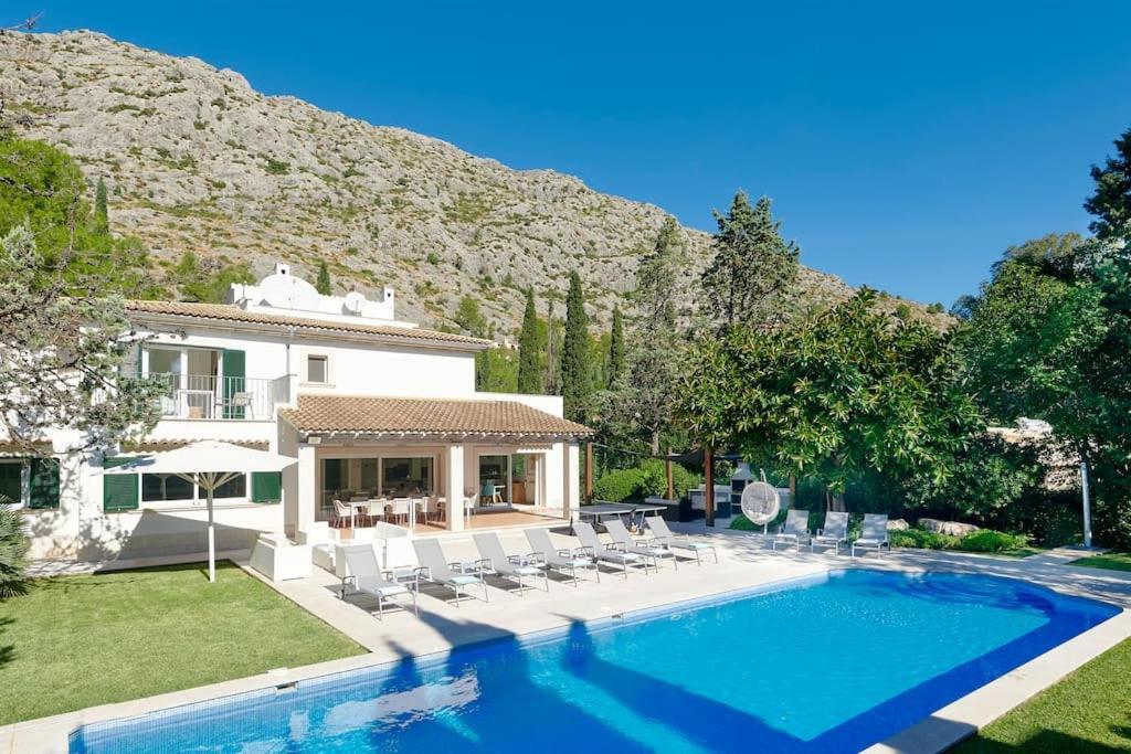 Esquina Luxury 5 Bed 5 Bath Villa