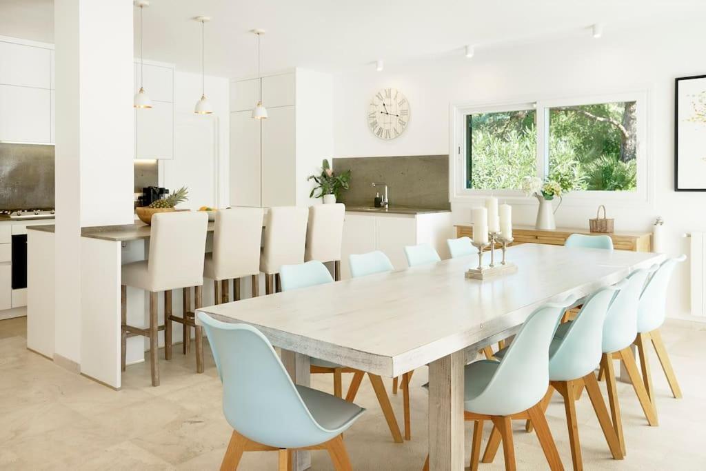 Esquina Luxury 5 Bed 5 Bath Villa *