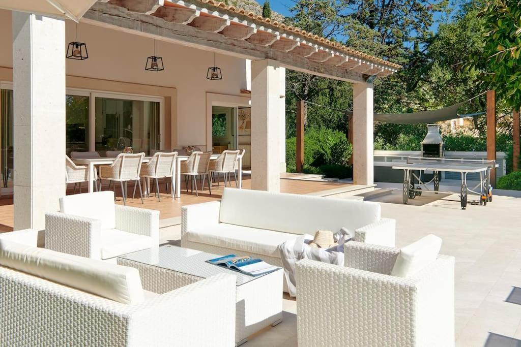 Esquina Luxury 5 Bed 5 Bath Villa *