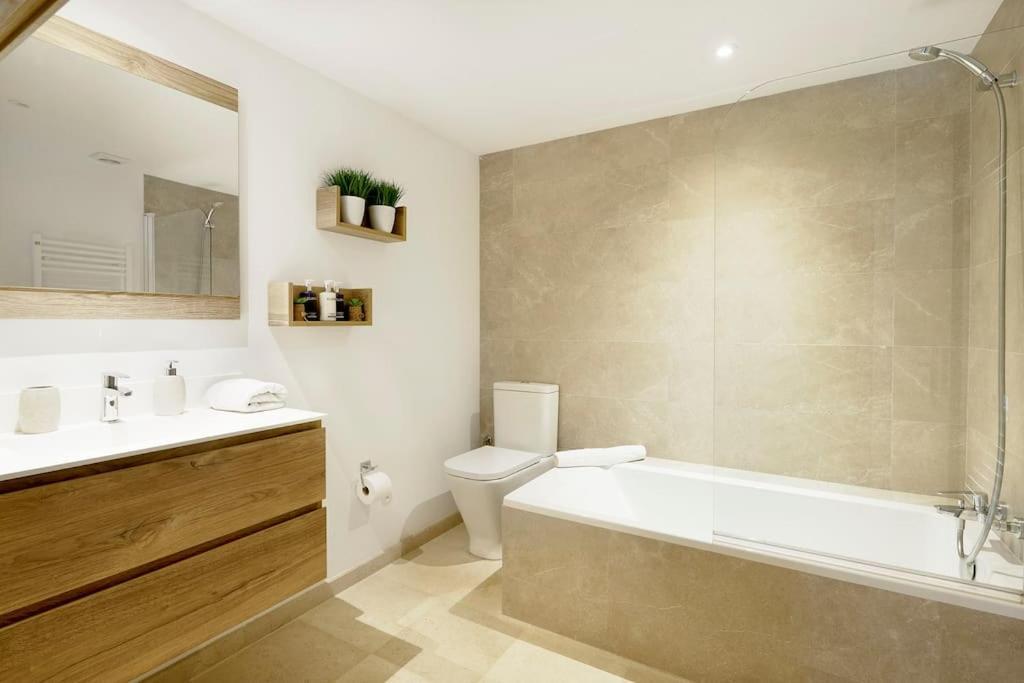 Villa Esquina Luxury 5 Bed 5 Bath *
