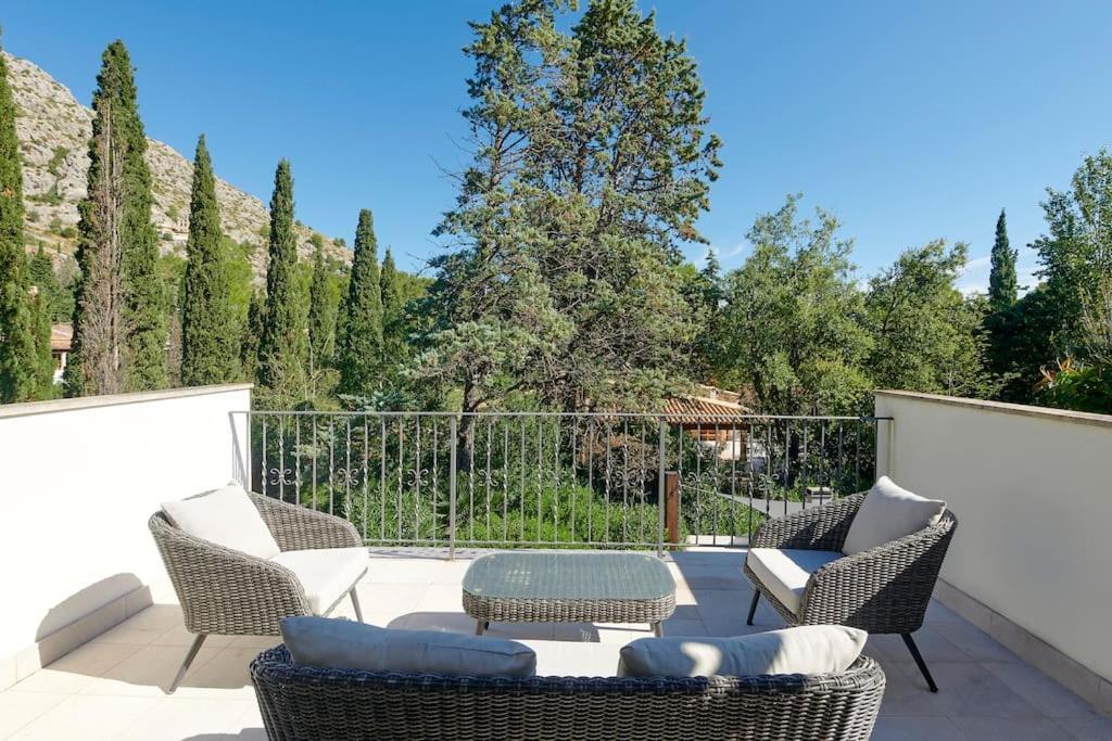 Esquina Luxury 5 Bed 5 Bath Villa *