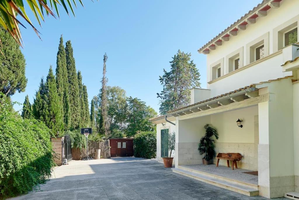 Esquina Luxury 5 Bed 5 Bath Villa *