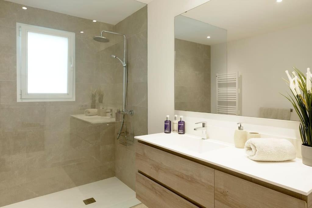 Villa Esquina Luxury 5 Bed 5 Bath *