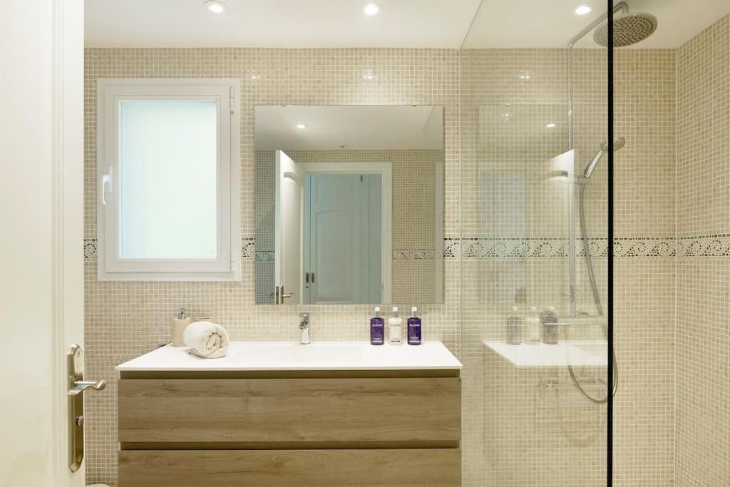 Esquina Luxury 5 Bed 5 Bath