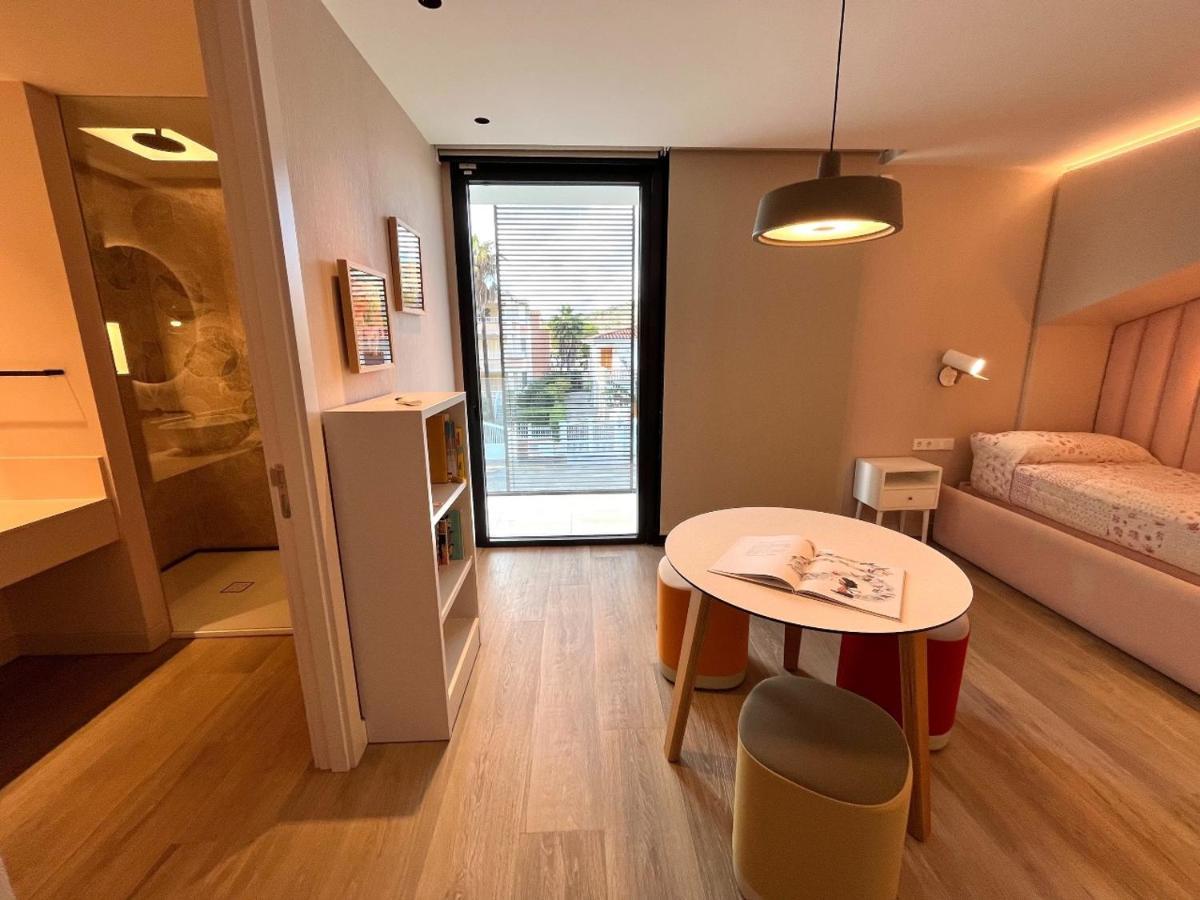 Luxury Con Piscina,primera Línea De Playa Apartamento *