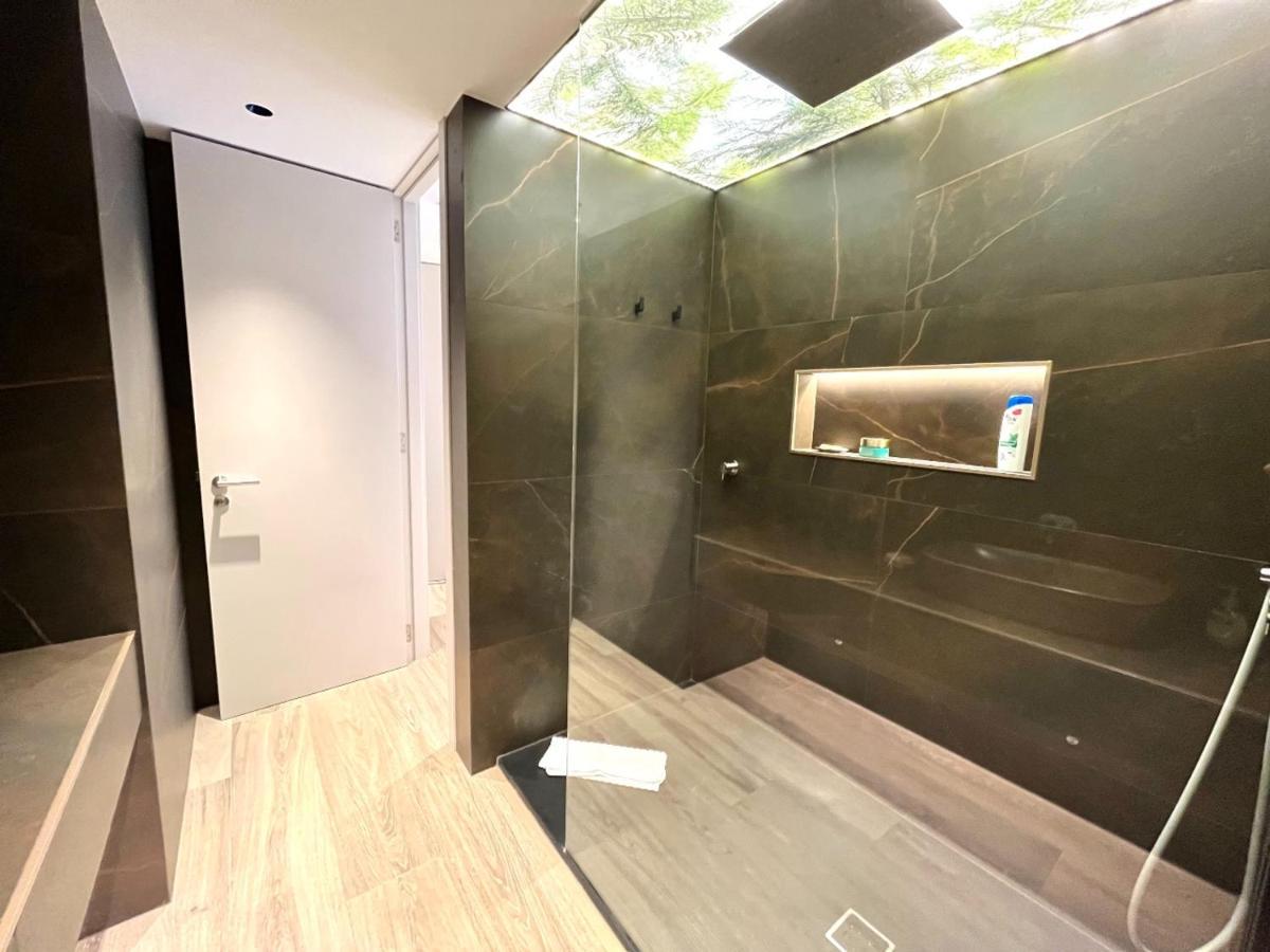 Luxury Con Piscina,primera Línea De Playa Apartamento