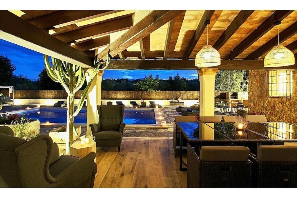 Spectacular Newly Renovated In Pollensa By Renthousing Puerto Pollensa