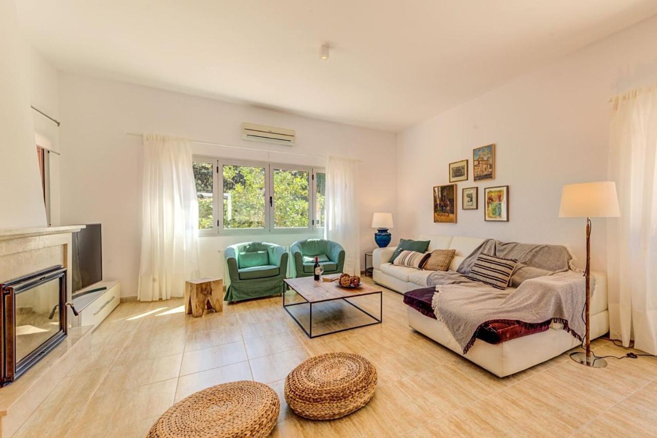 Deluxe Mallorca I Upmarket Location I Maria Bonaire I 4 Bedrooms I Close To The I Villa Alcúdia