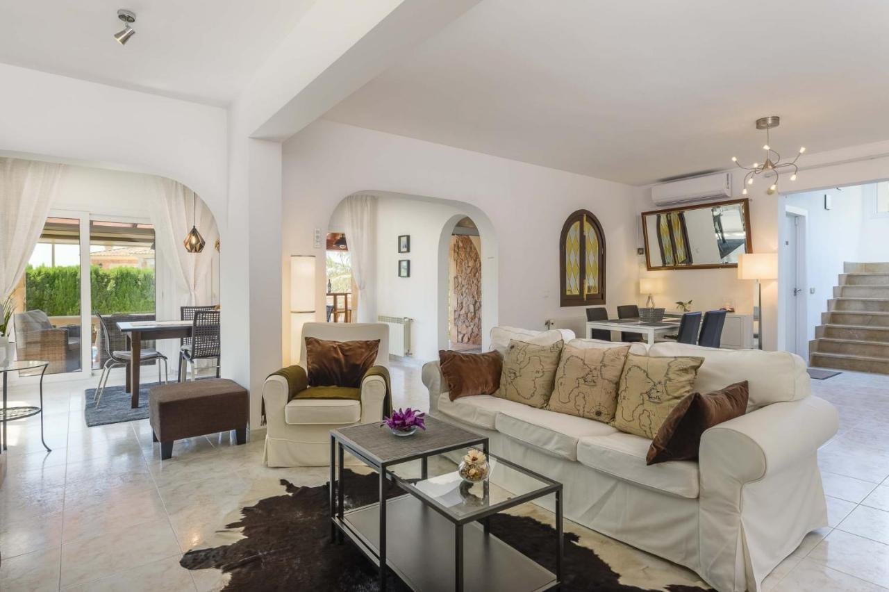 2263 Sunny With Views Over The Bay Of Palma Villa