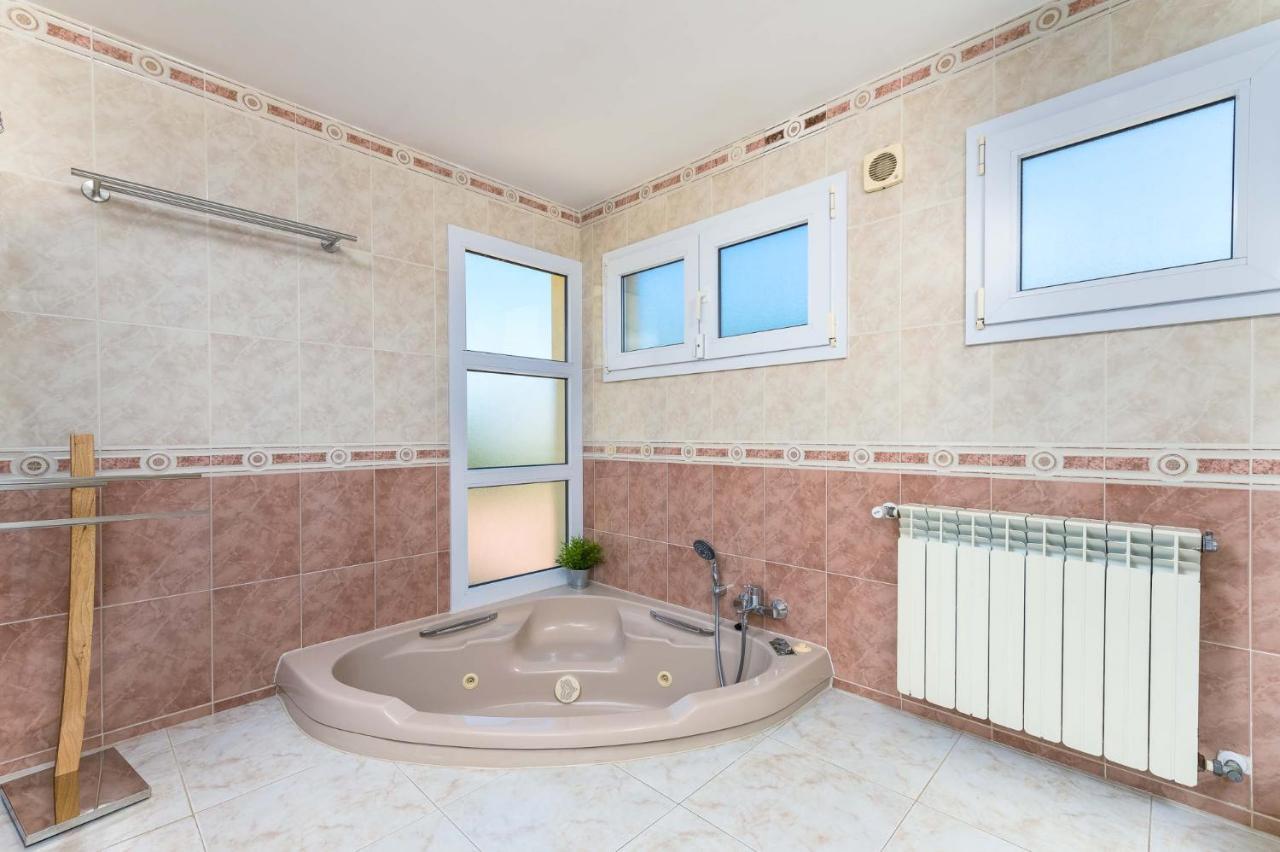 2263 Sunny With Views Over The Bay Of Palma Villa