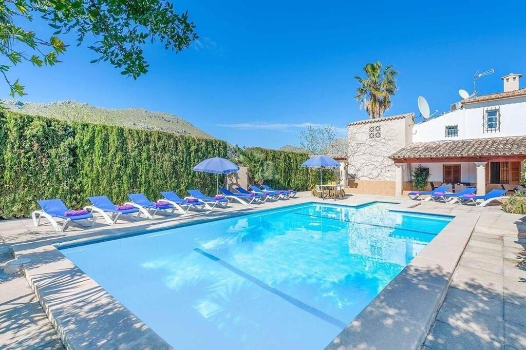Villa 6 Bedroom A Very Short To Port Pollensa By Renthousing