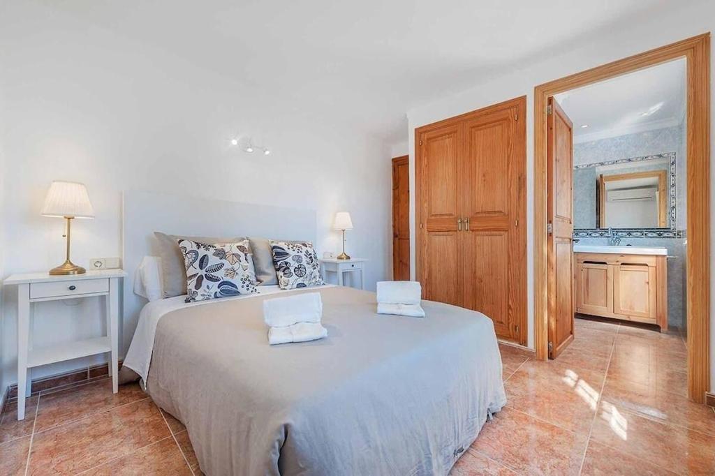 Villa 6 Bedroom A Very Short To Port Pollensa By Renthousing Puerto Pollensa