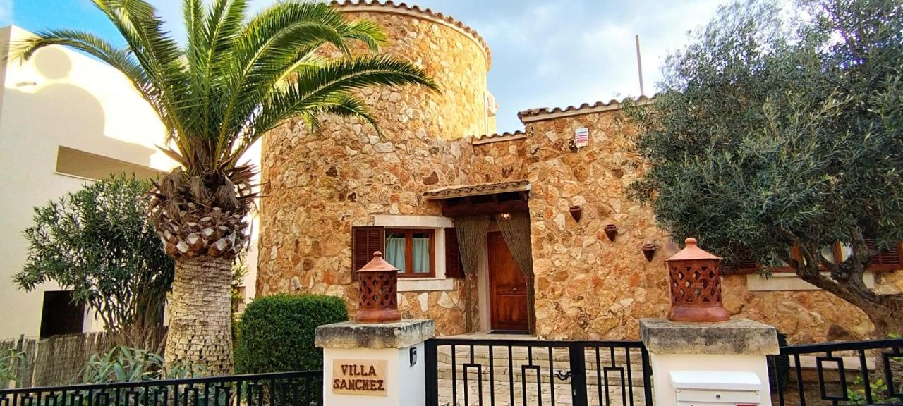 Villa Sanchez In Strandnahe Mit Pool, Jacuzzi, Klima, Wifi, Gas Bbq