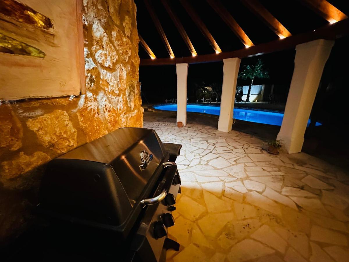 Villa Sanchez In Strandnahe Mit Pool, Jacuzzi, Klima, Wifi, Gas Bbq Santanyí