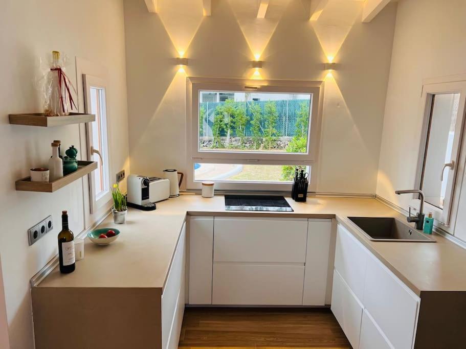 Mit Meerblick Und Pool Fuer 6 Personen Villa