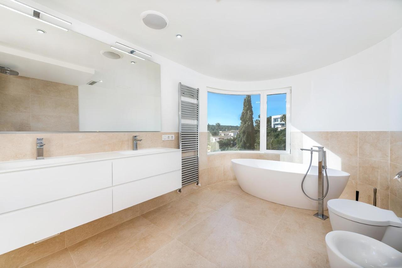 Luxury With Panoramic Sea Views