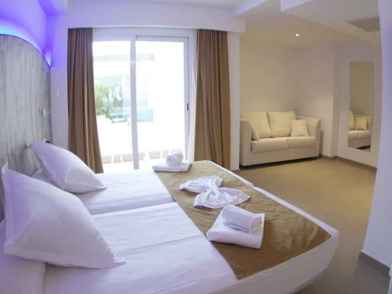 Hotel Triton