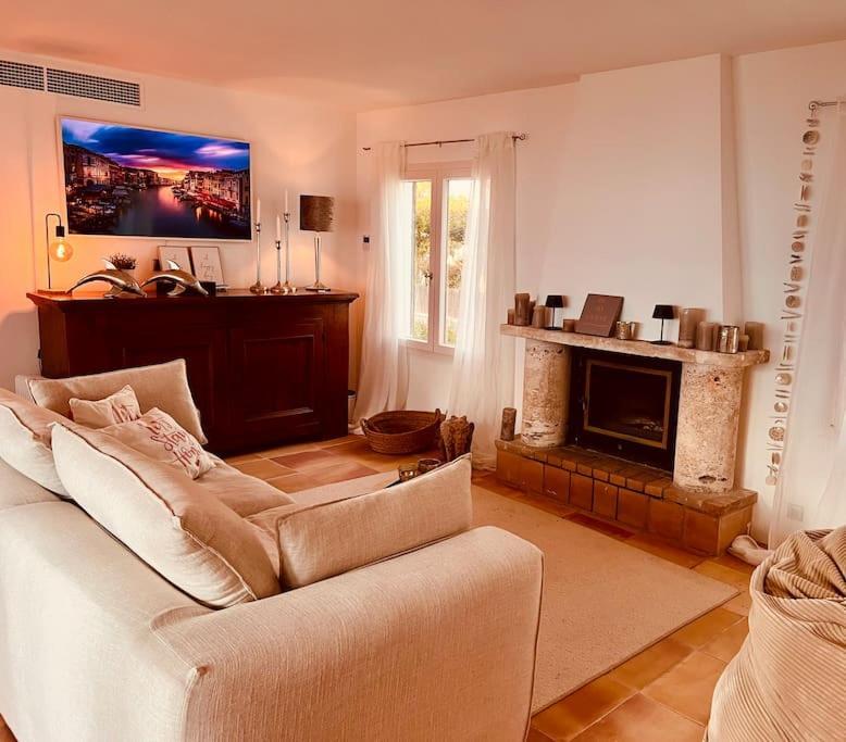Mit Meerblick Und Pool Fuer 6 Personen Villa *