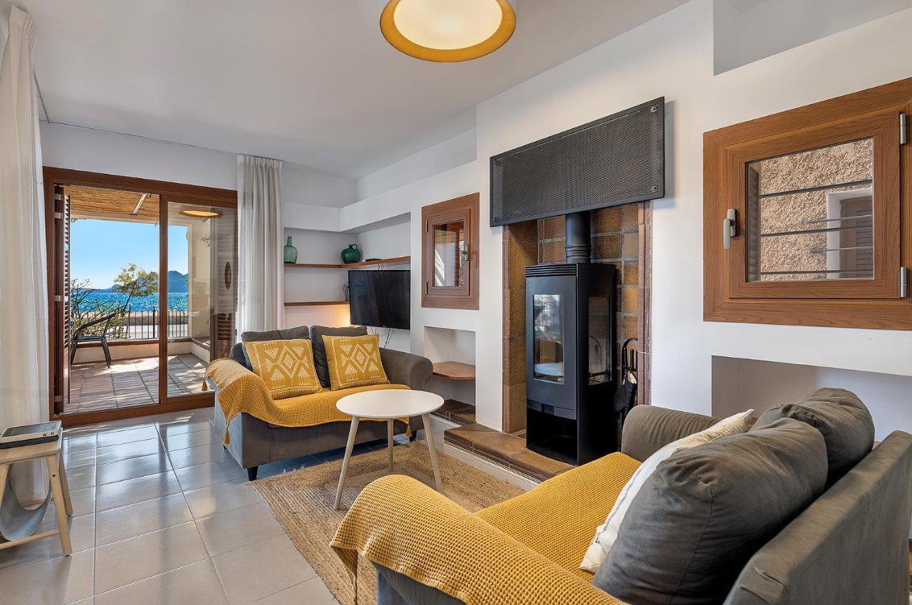 La Gola Apartment, First-line Beachfront, Newly Refurbished Apartment