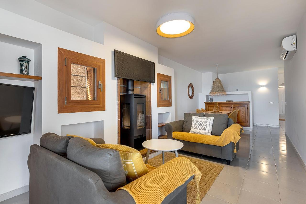 La Gola Apartment, First-line Beachfront, Newly Refurbished