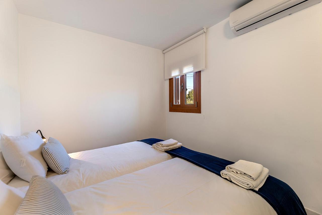 Apartment La Gola Apartment, First-line Beachfront, Newly Refurbished