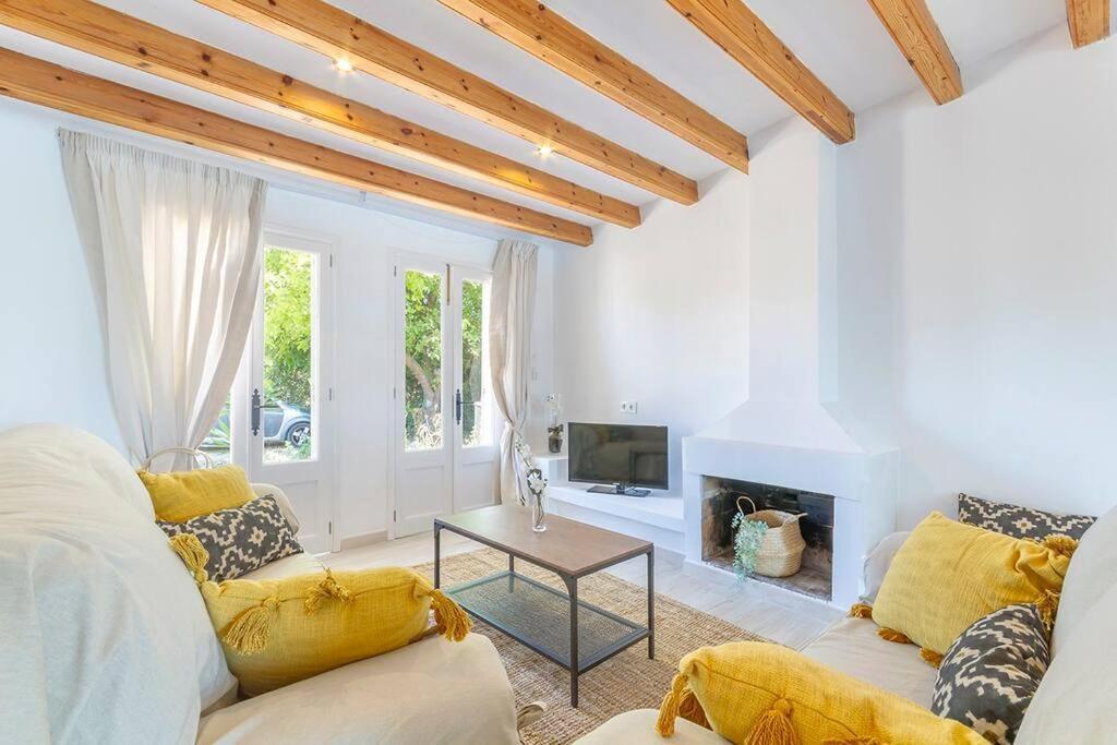 Villa Mallorquin Oasis With Natural Pool 5min From The Puerto Pollensa