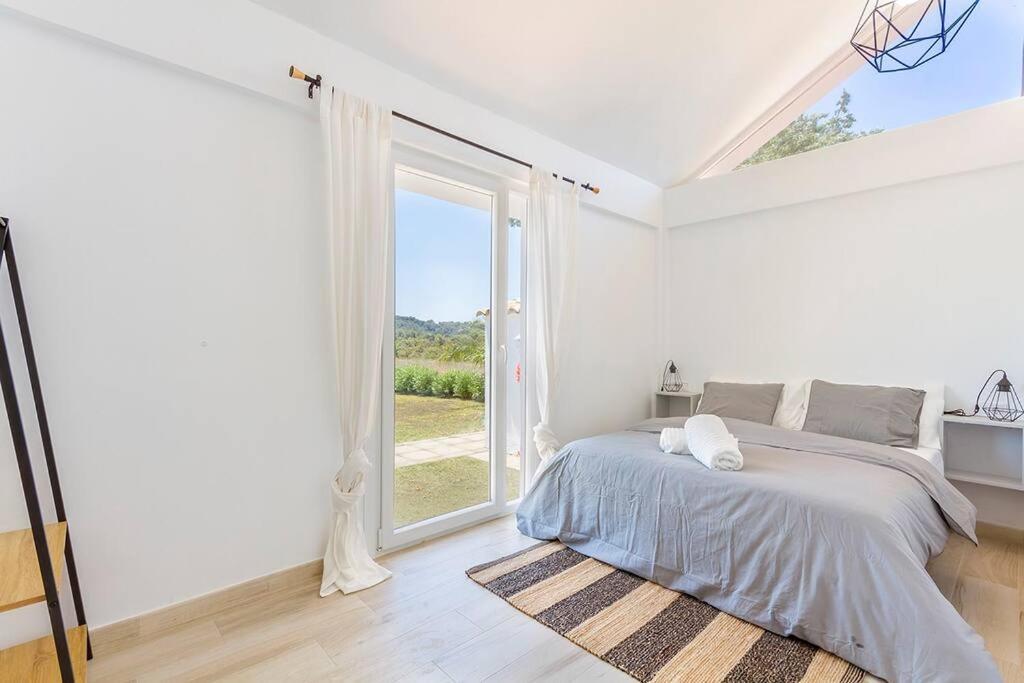 Villa Mallorquin Oasis With Natural Pool 5min From The *