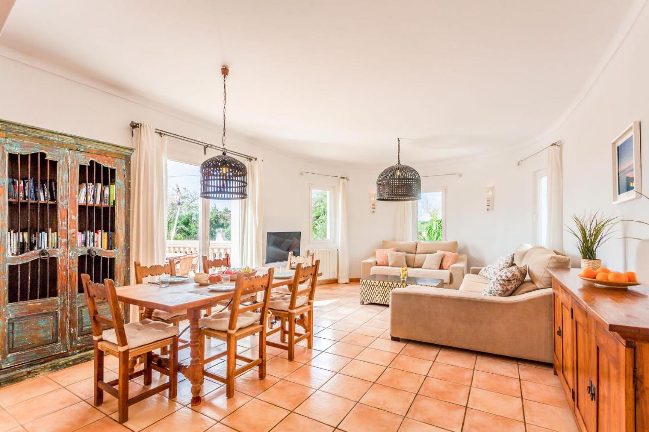Villa Flores 1 *