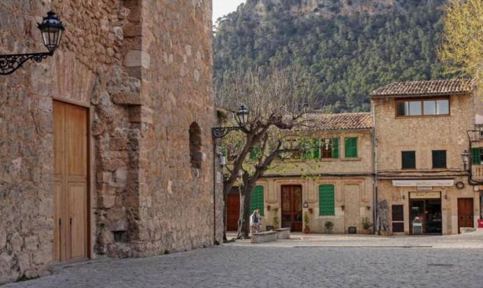 Valldemosa Sleep & Hike