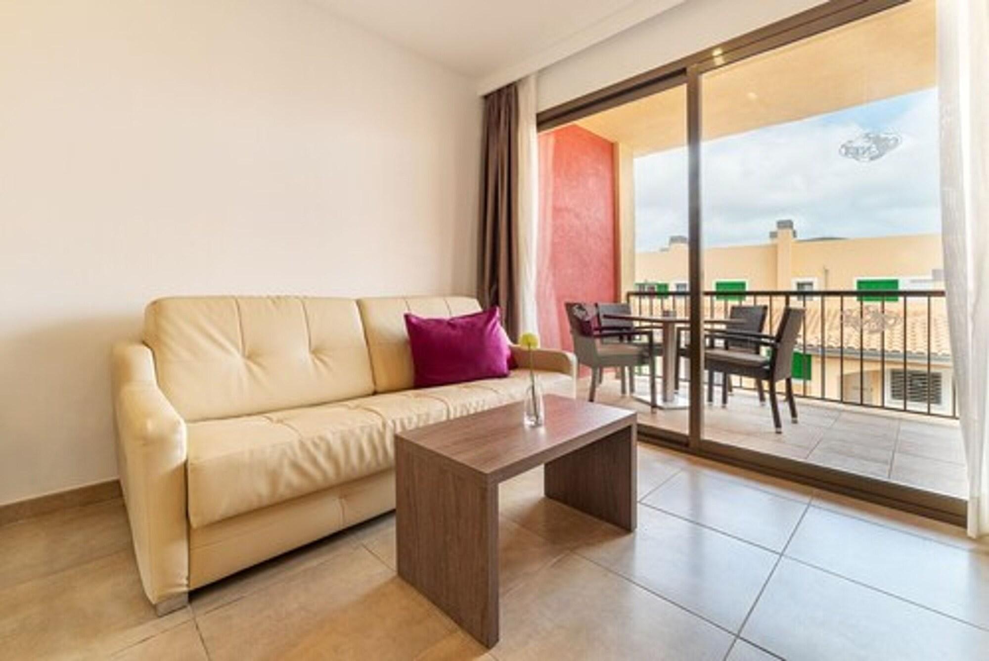 Paradise Residencial 4*