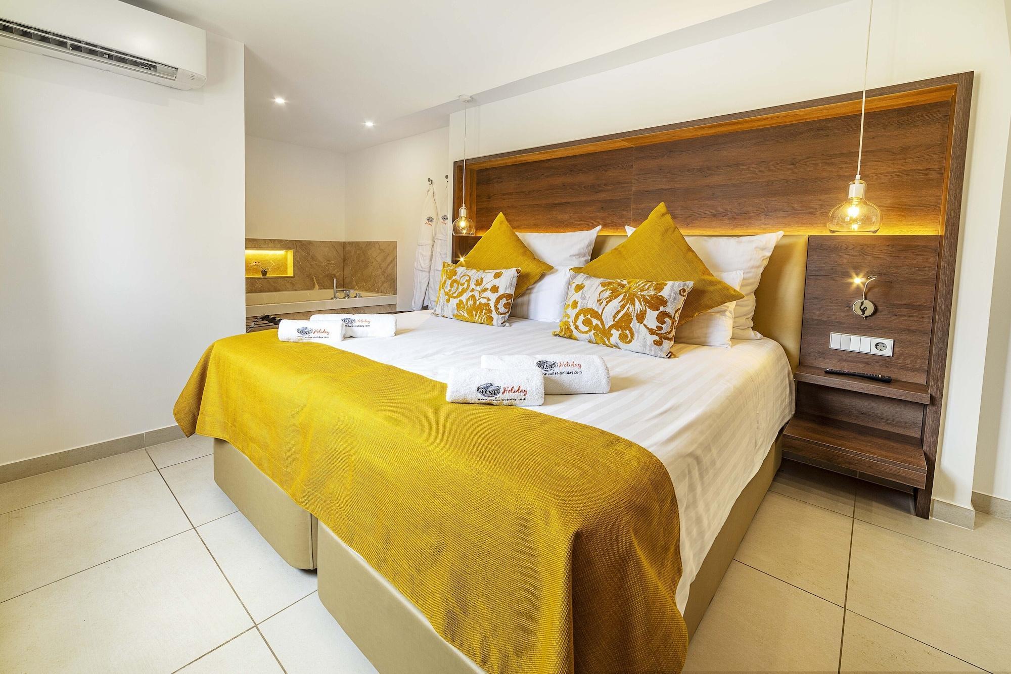 Paradise Residencial 4*