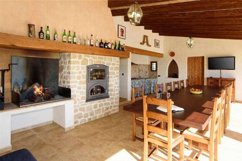Chalet Sa Pletassa 8 Pax Wifi Piscina Jardin Bbq S'Horta