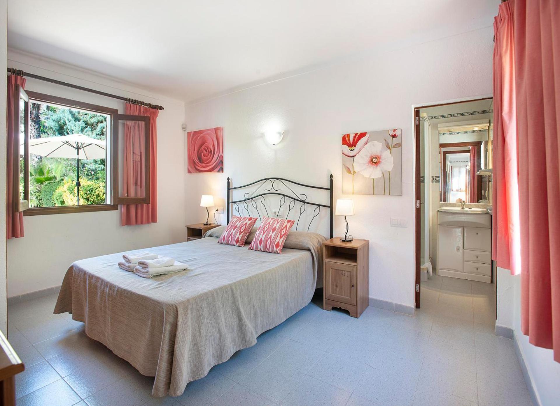 Pina By Vintage Travel Pollenca