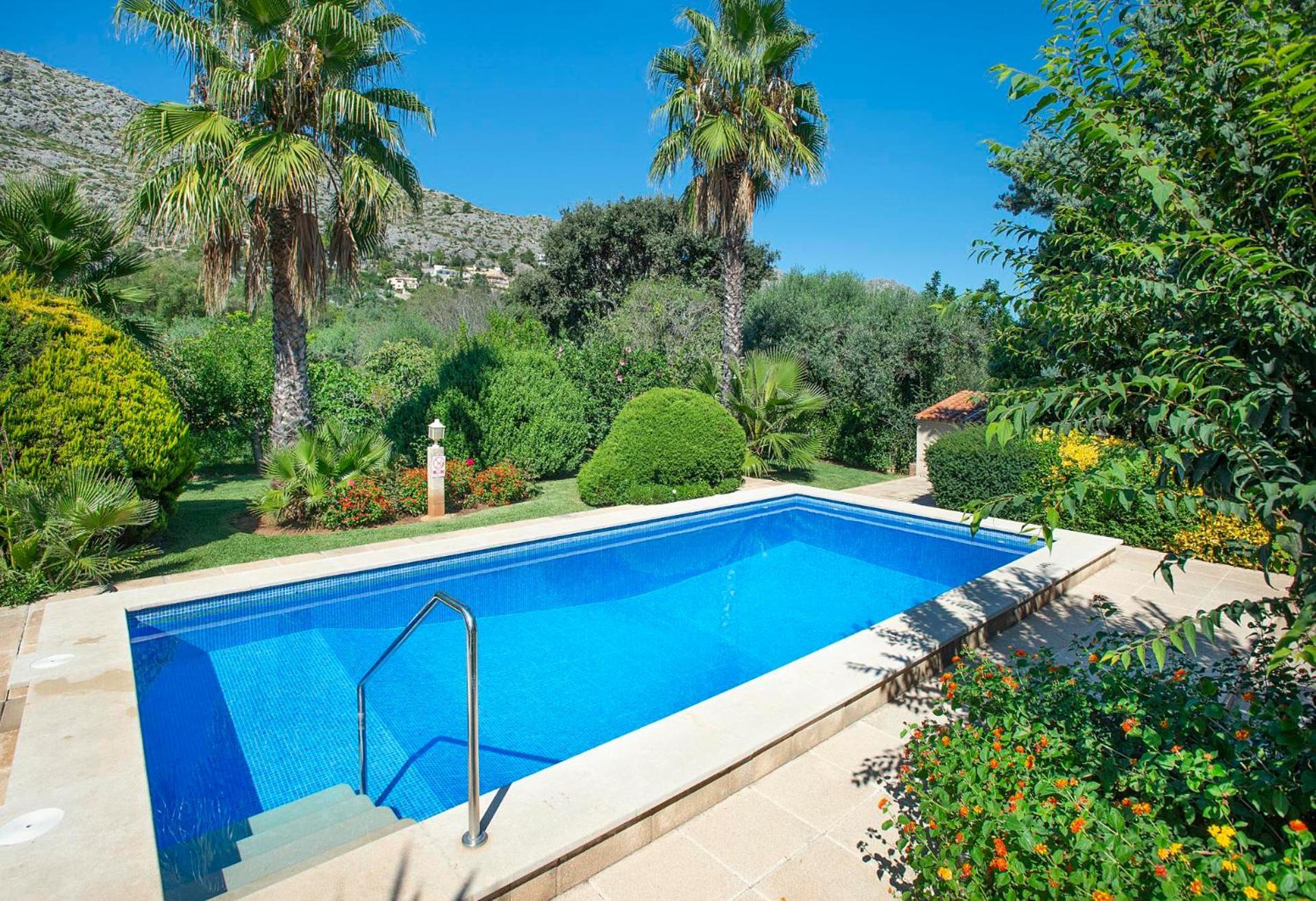 Pina By Vintage Travel Pollenca
