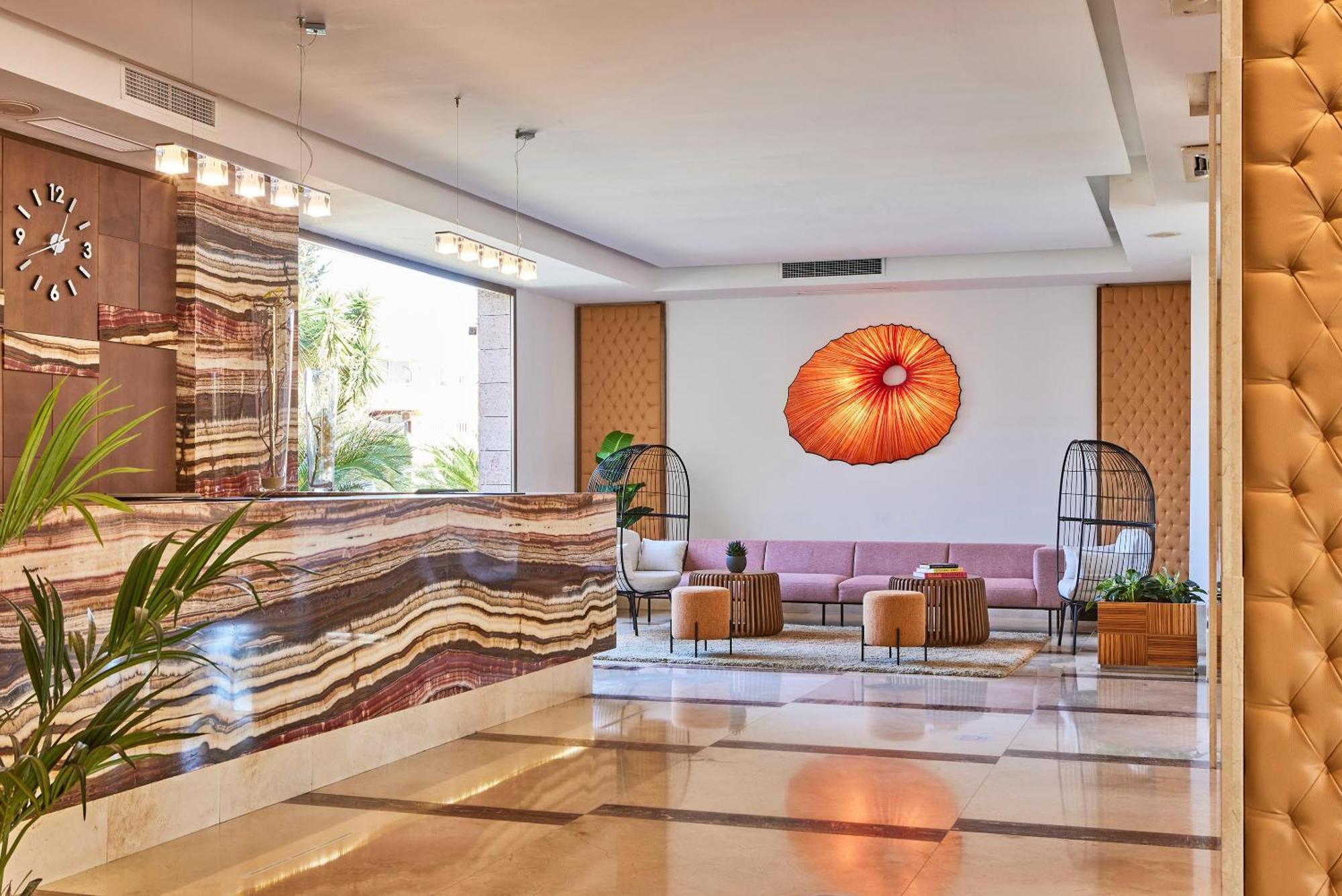 Zafiro Tropic Apartahotel