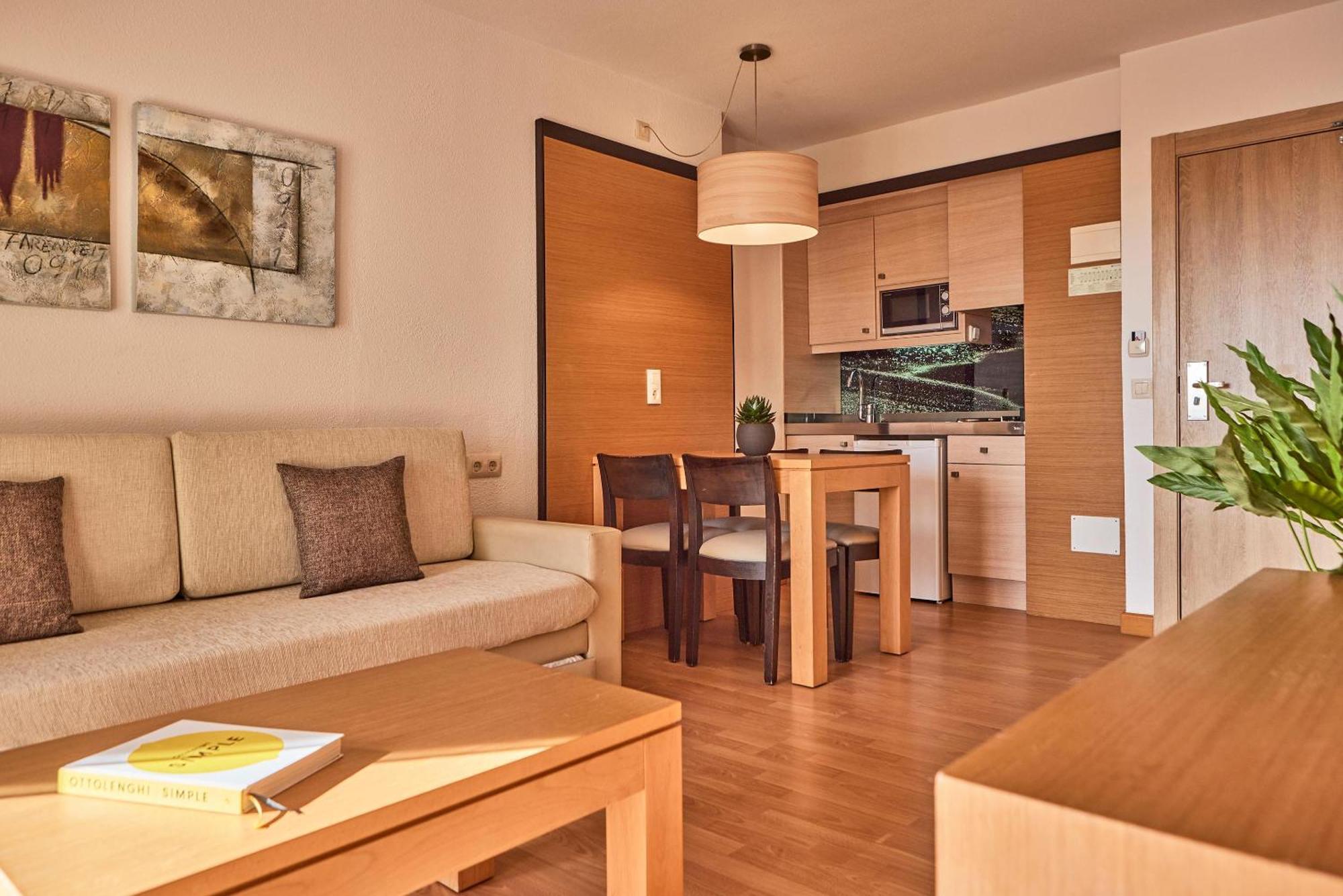 Zafiro Tropic Apartahotel 4*