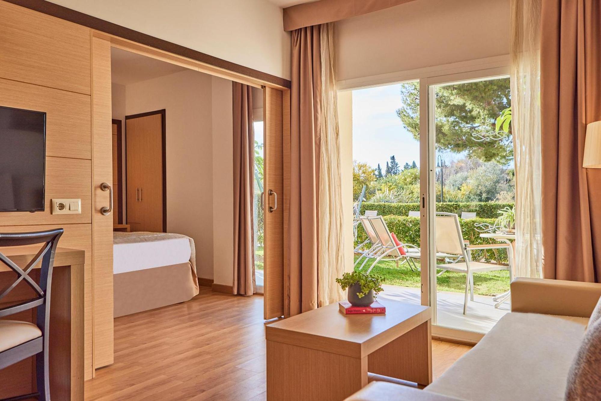 Zafiro Tropic Apartahotel 4*