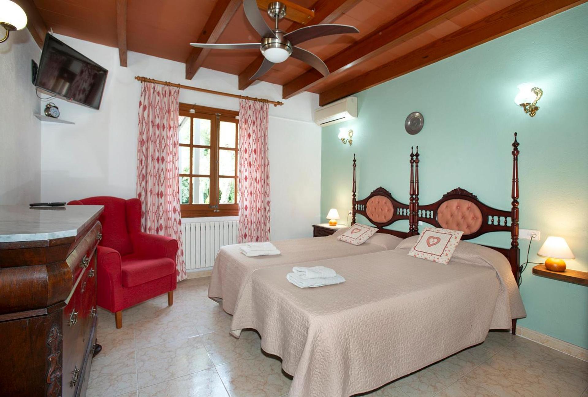Les Oliveres Vall De Colonya By Vintage Travel Villa *