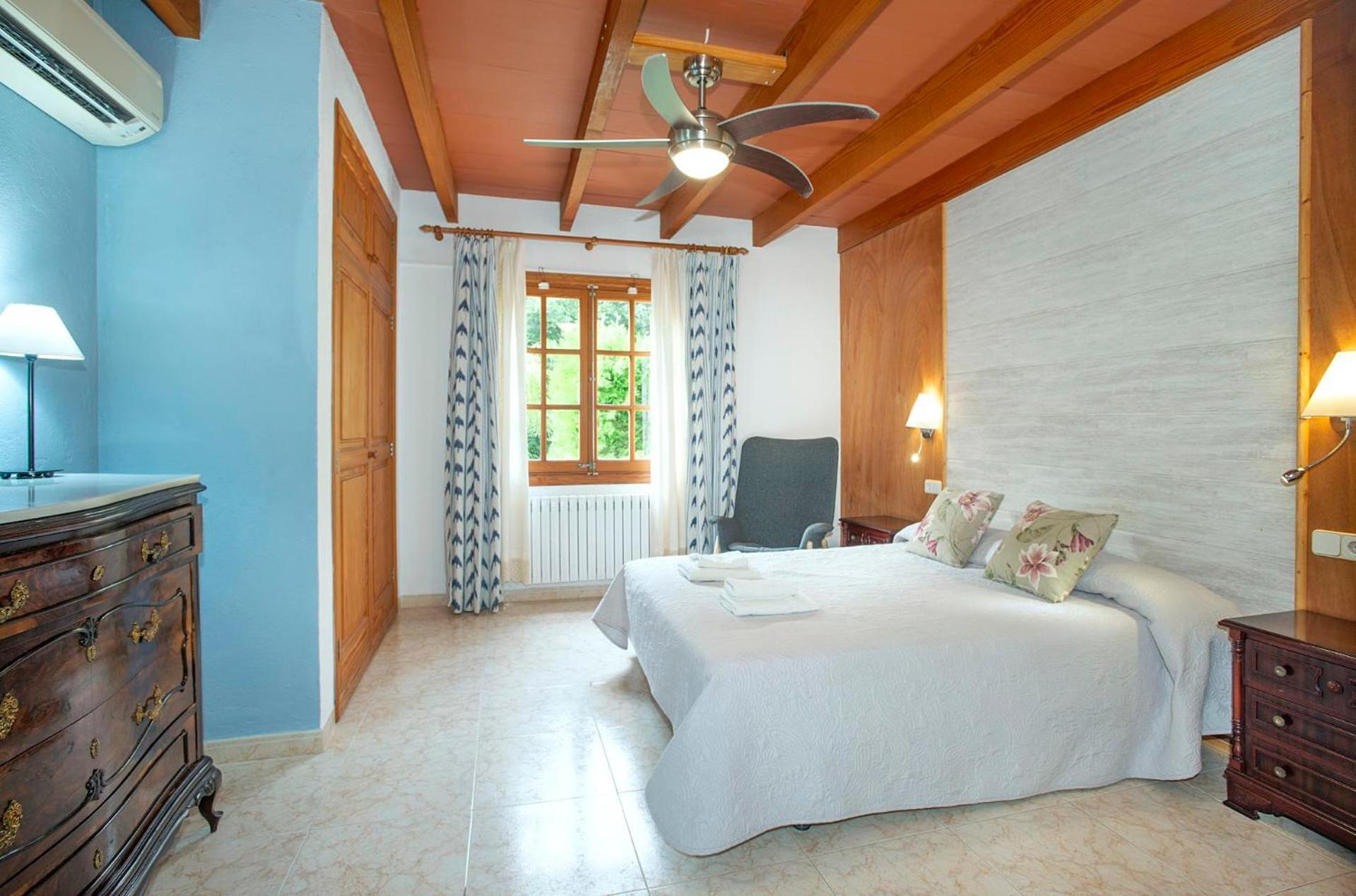 Les Oliveres Vall De Colonya By Vintage Travel Villa