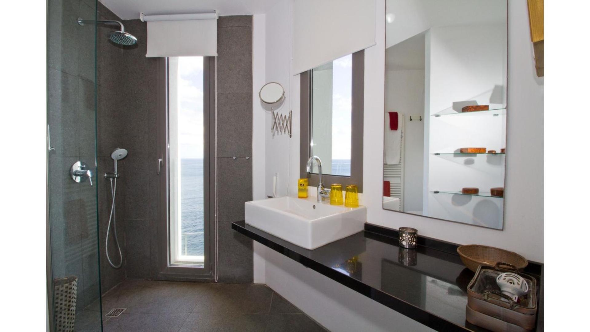 Villa Ema, Moderna Con Piscina Frente Al Mar *