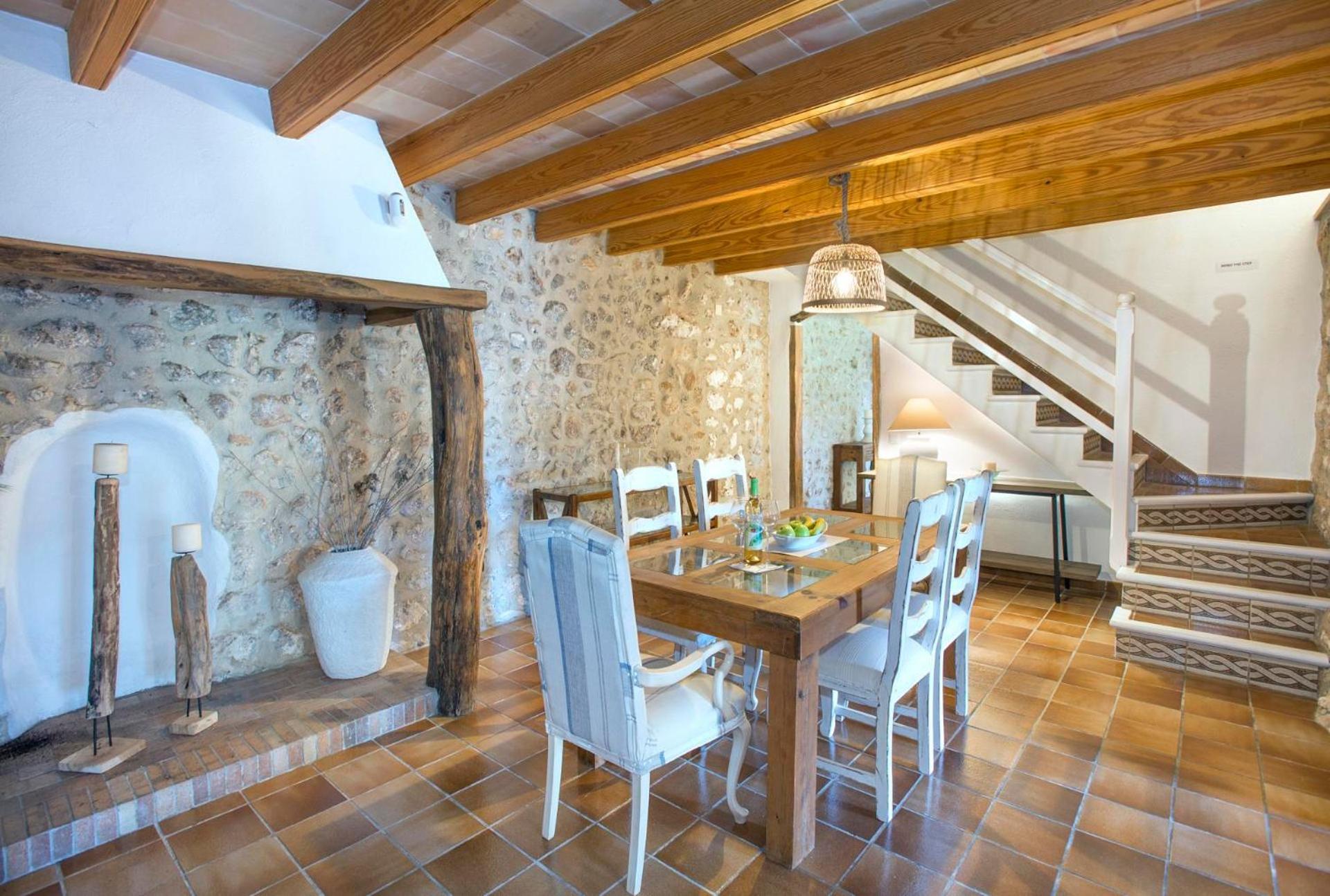 Can Bandera By Vintage Travel Villa