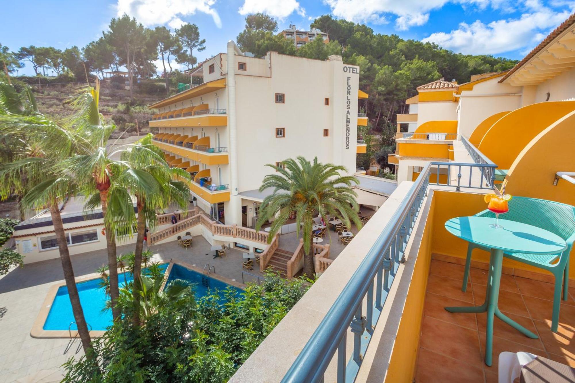 Flor Almendros Hotel 3*