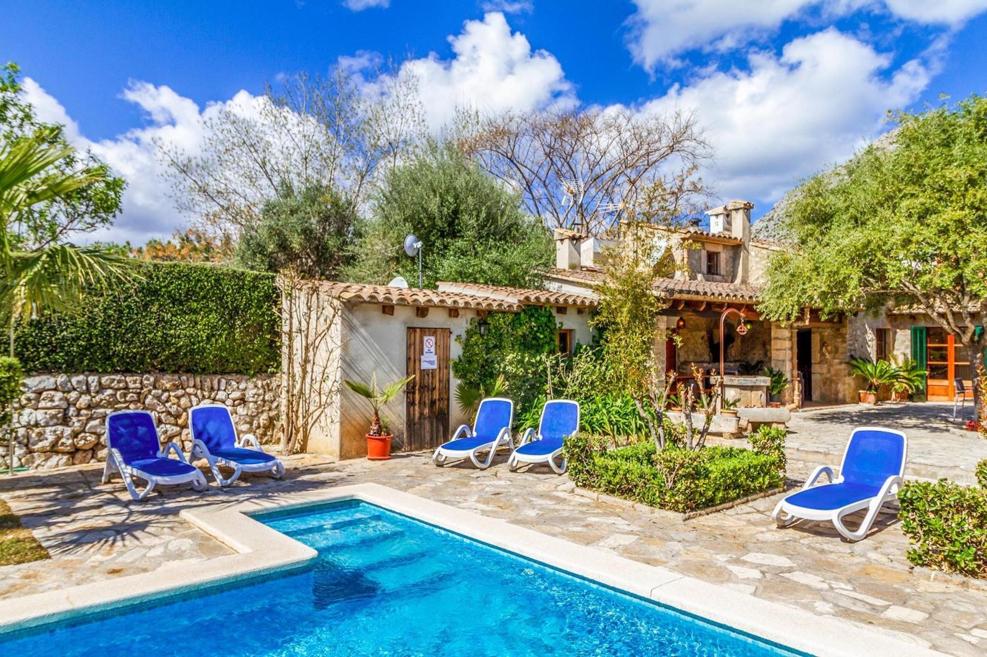 Traditional 3 Bedrooms Rellafonta Mountain Views Short Drive To Town *