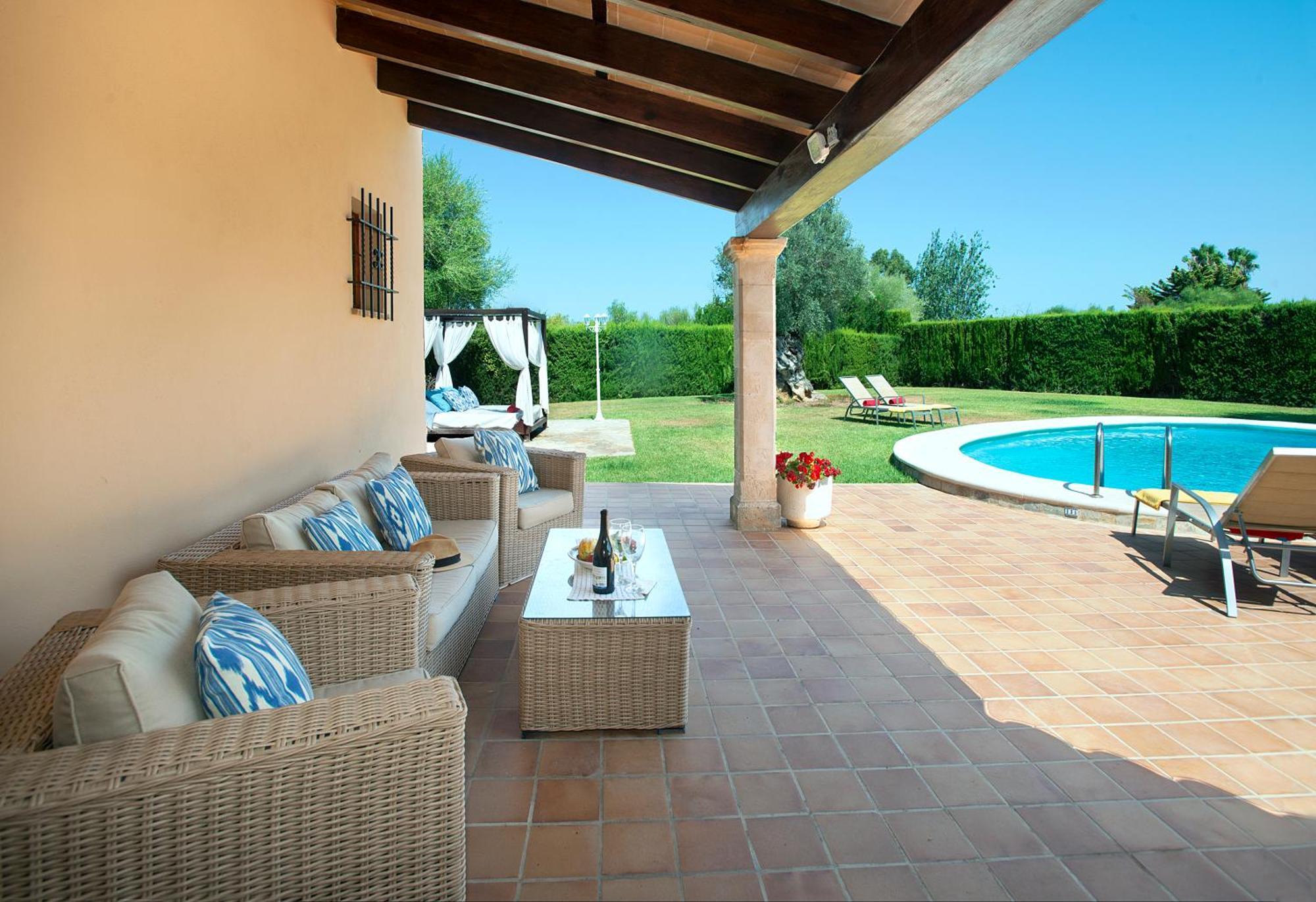 Owl Tia - Exclusive Holidays Puerto Pollensa