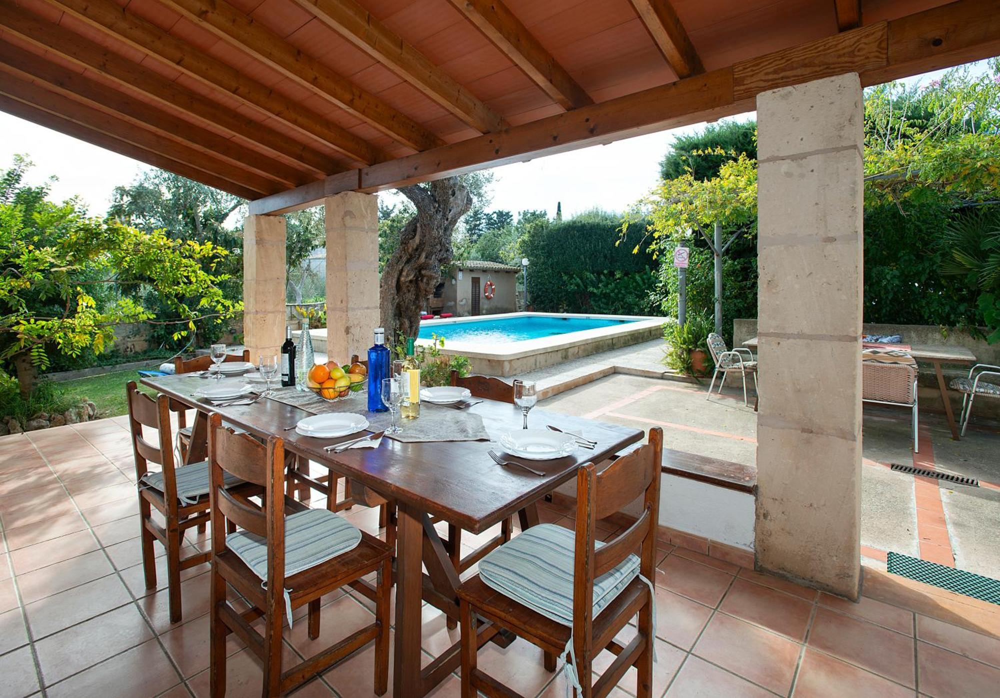 Owl Guillermo - Rustic Villa *