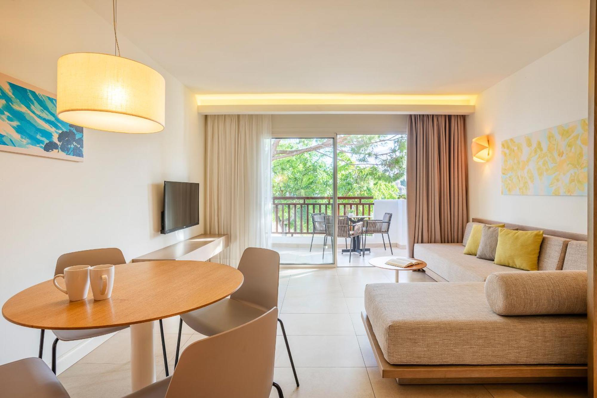 Inturotel Esmeralda Park Apartahotel 4*