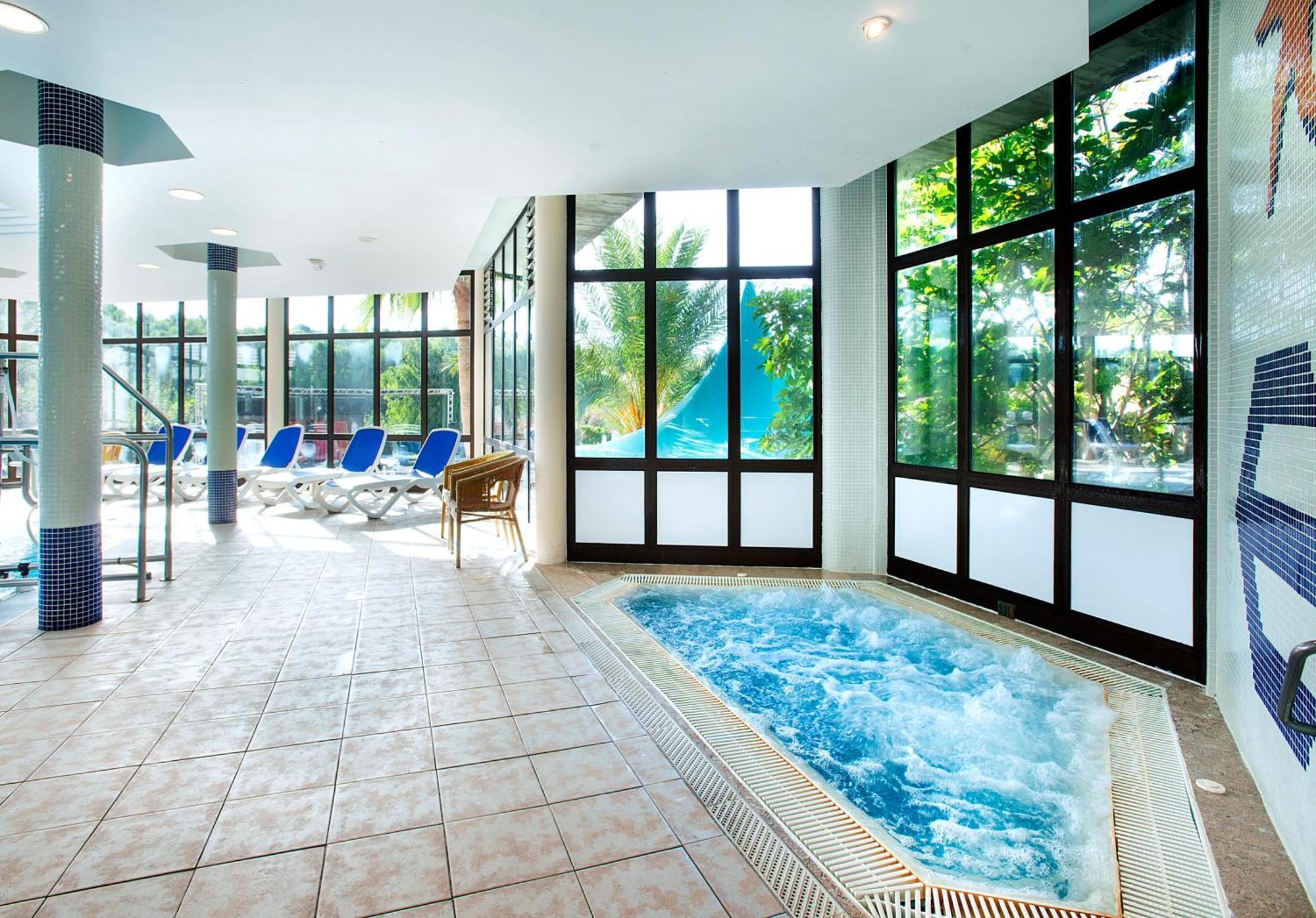 Hotel Exagon Park 4*